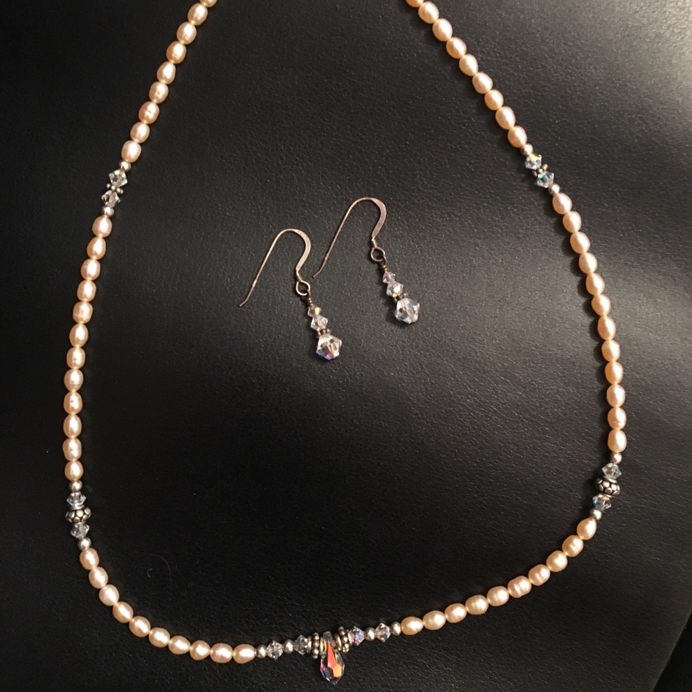 Freshwater pearl earring and necklace set